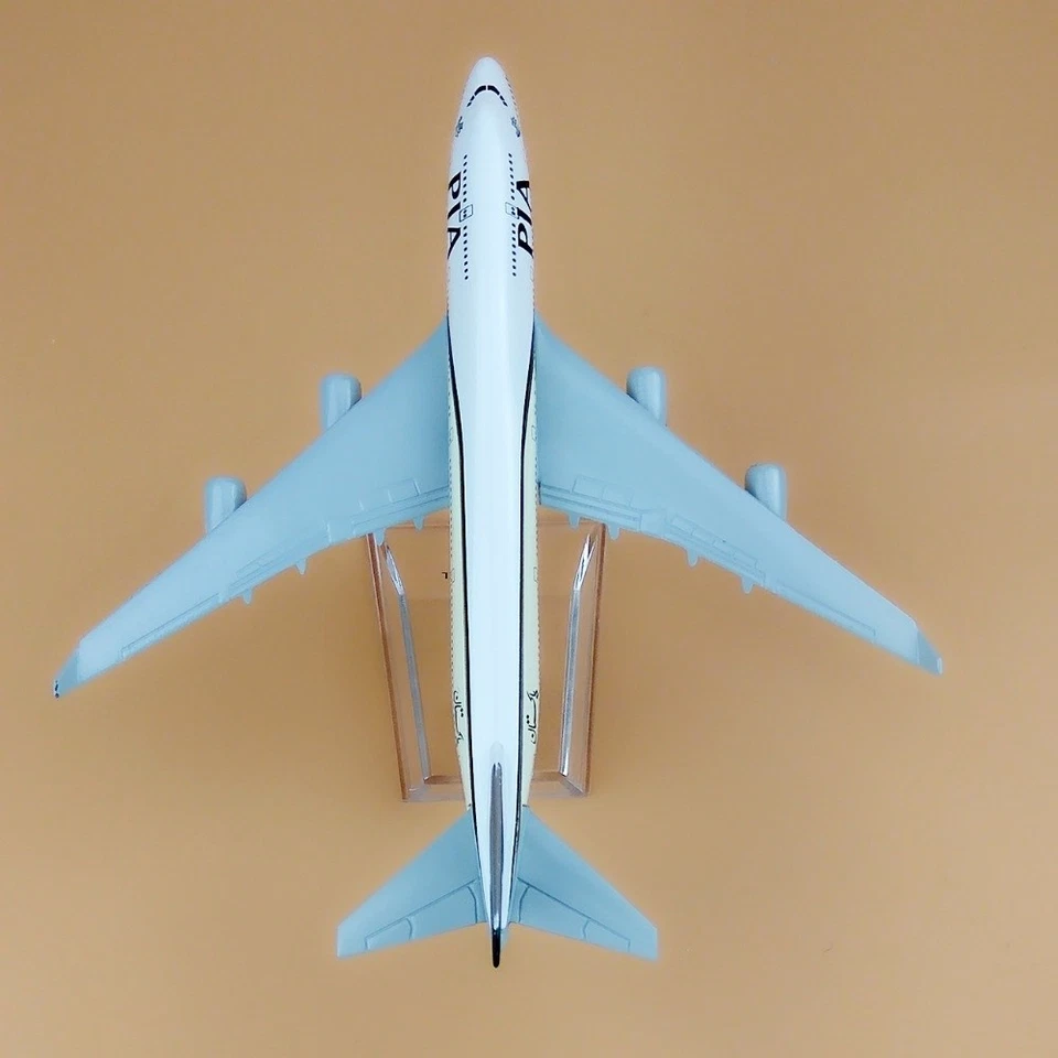 1:400 Diecast Airplane Model 16cm Pakistan International Airlines Boeing 747 PIA - Image 4 of 4