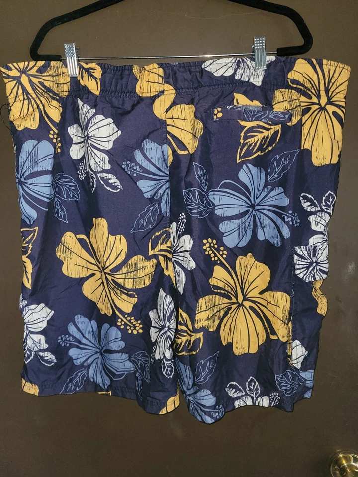 Consensus Shorts Swimwear Trunks Mens Sz XL Tropical Navy Yellow Lots of Pockets - Image 2 of 4
