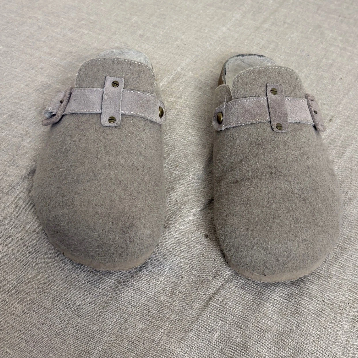 American Eagle Felt Clog Mules Womens Taupe Buckle Faux Shearling Lined Shoes