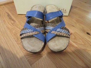 blue sandals size 11
