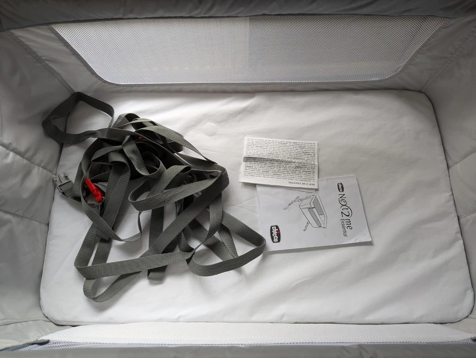 Chicco Next2Me Essential Bedside Crib in StoneWith Travel Bag. New - Image 2 of 4