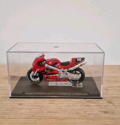 1:24 Scale Le Mans 2000 W Costes Honda VTR 1000 Motorbike - Image 1 of 2