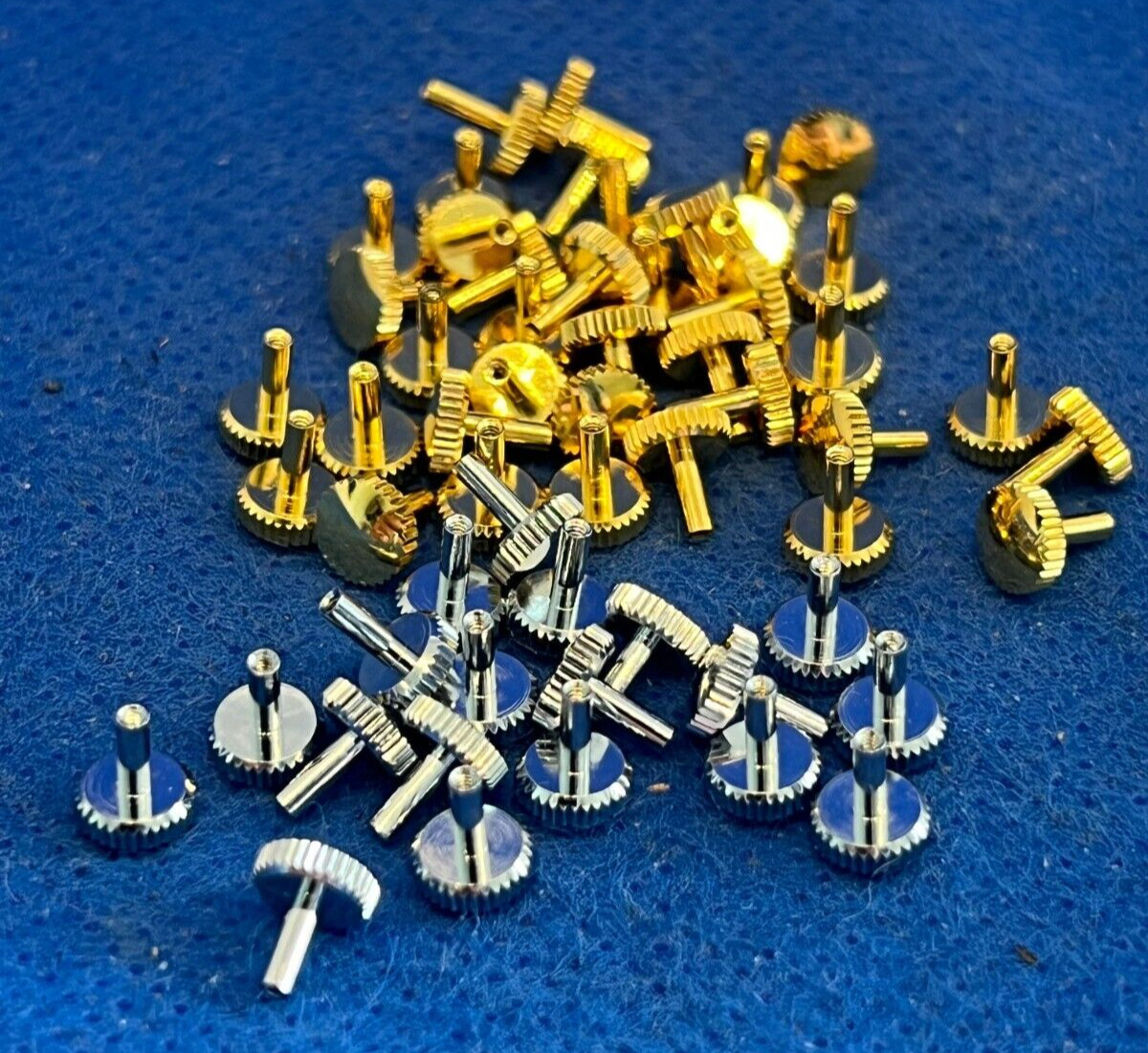 Lot de 57 couronnes de montre vintage dorées et argentées NOS de 5 mm