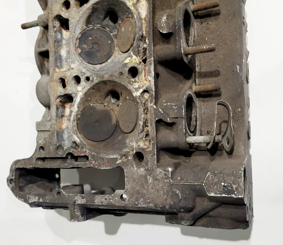 Mercedes Benz m110 engine 2 valve cylinder head R110016120112 W114 280C - Image 4 of 4