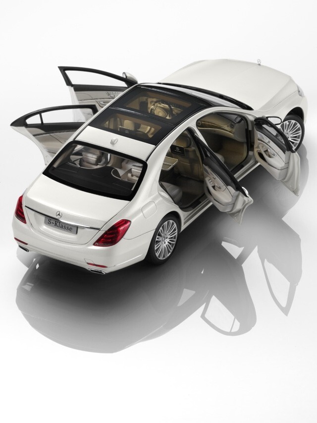 Genuine Mercedes-Benz 1:18 W222 S-Class, Saloon Diamond White