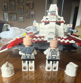 LEGO Star Wars 7679 Republic Fighter Tank&ndash; Complete w/ 2 Clone Troopers & Manual
