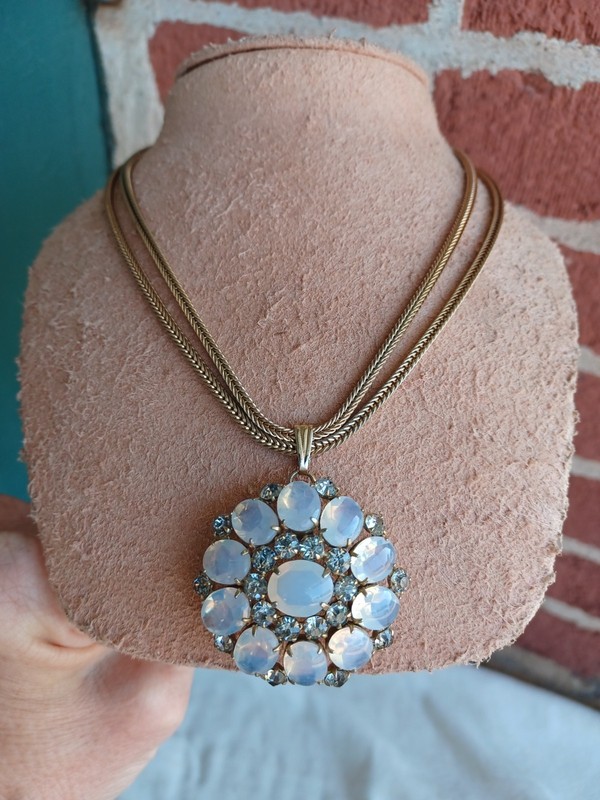 VINTAGE HATTIE CARNEGIE STYL MOONSTONE GLASS CAB RHINESTONE PIN PENDANT NECKLACE