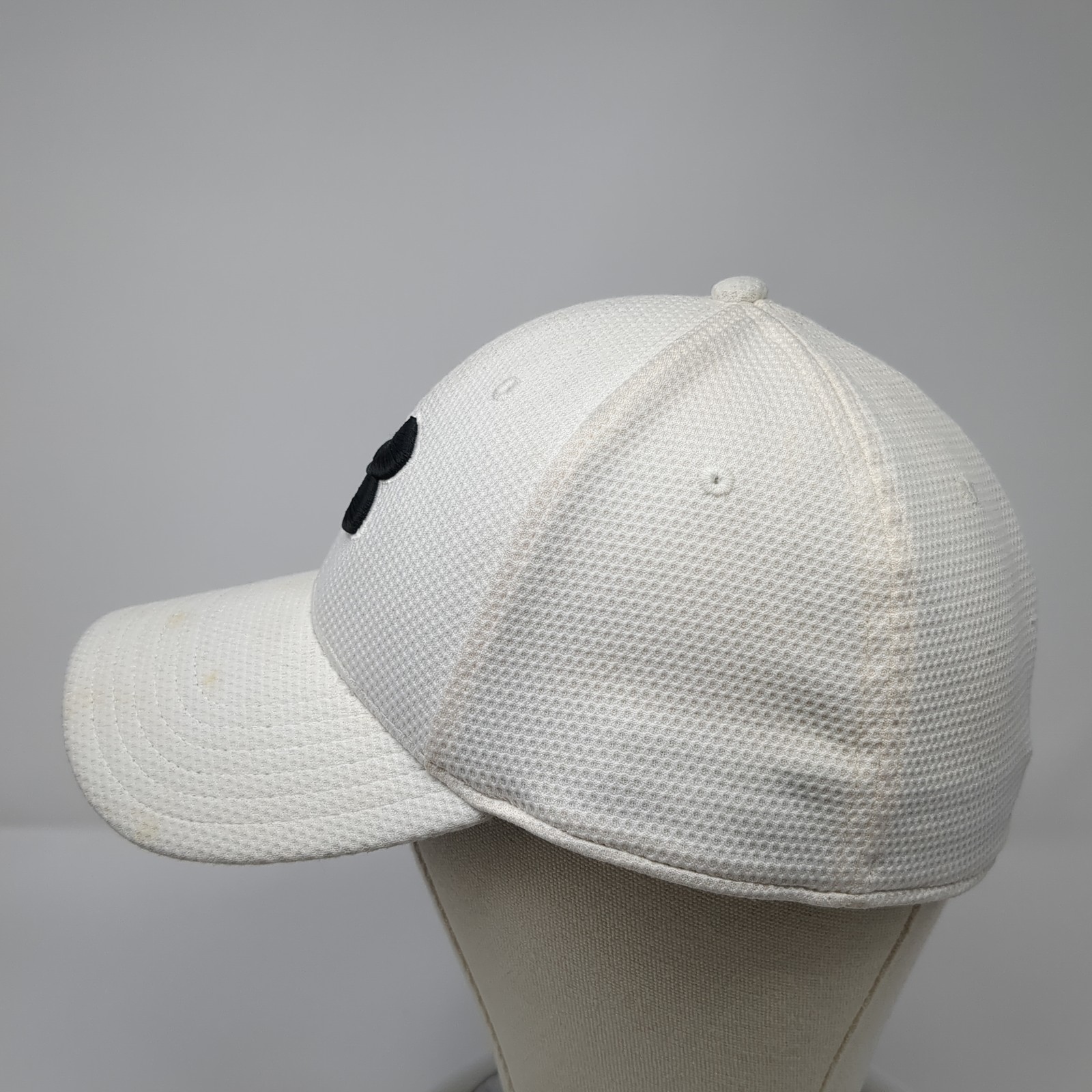 Under Armour Fitted Hat White Solid XL Embroidere… - image 3