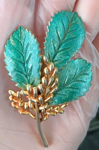 c.1950s CROWN TRIFARI GOLD TONE & Faux TURQUOISE LEAF BROOCH PIN Vintage Jewelry