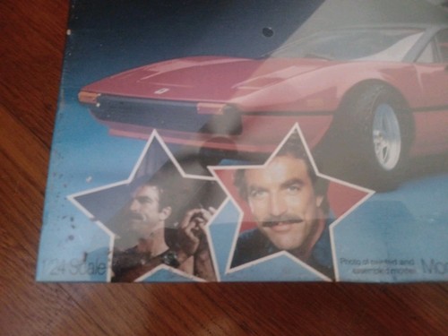 Revell Magnum p.i. 308 GTS Ferrari 1:24   Complete Kit SEALED - Picture 2 of 9