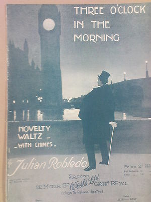 Salon Klavier DREI UHR MORGENS Julia Robledo 1920, Kunstcover