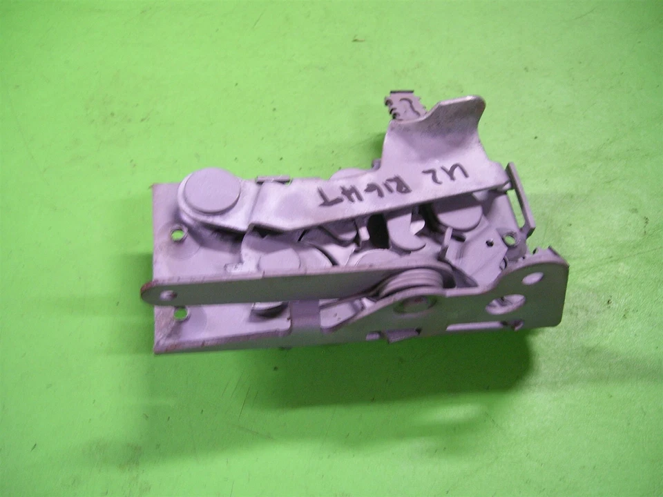 Dodge D100 Sweptline 1970 pestillo de puerta lado derecho del pasajero Foto 3 de 4