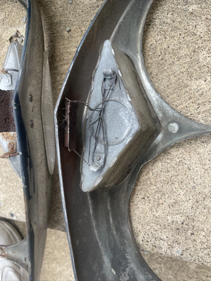 Bisel de faros MERCEDES BENZ W111 220SE 250SE W112, W108, W109 1L-1R Foto 4 de 4