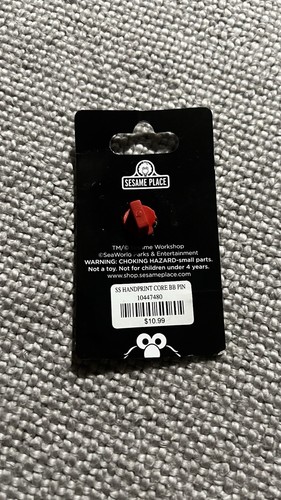 π Sesame Place Street Big Bird Handprints Pin Yellow Hand Print Brand New - Picture 3 of 3