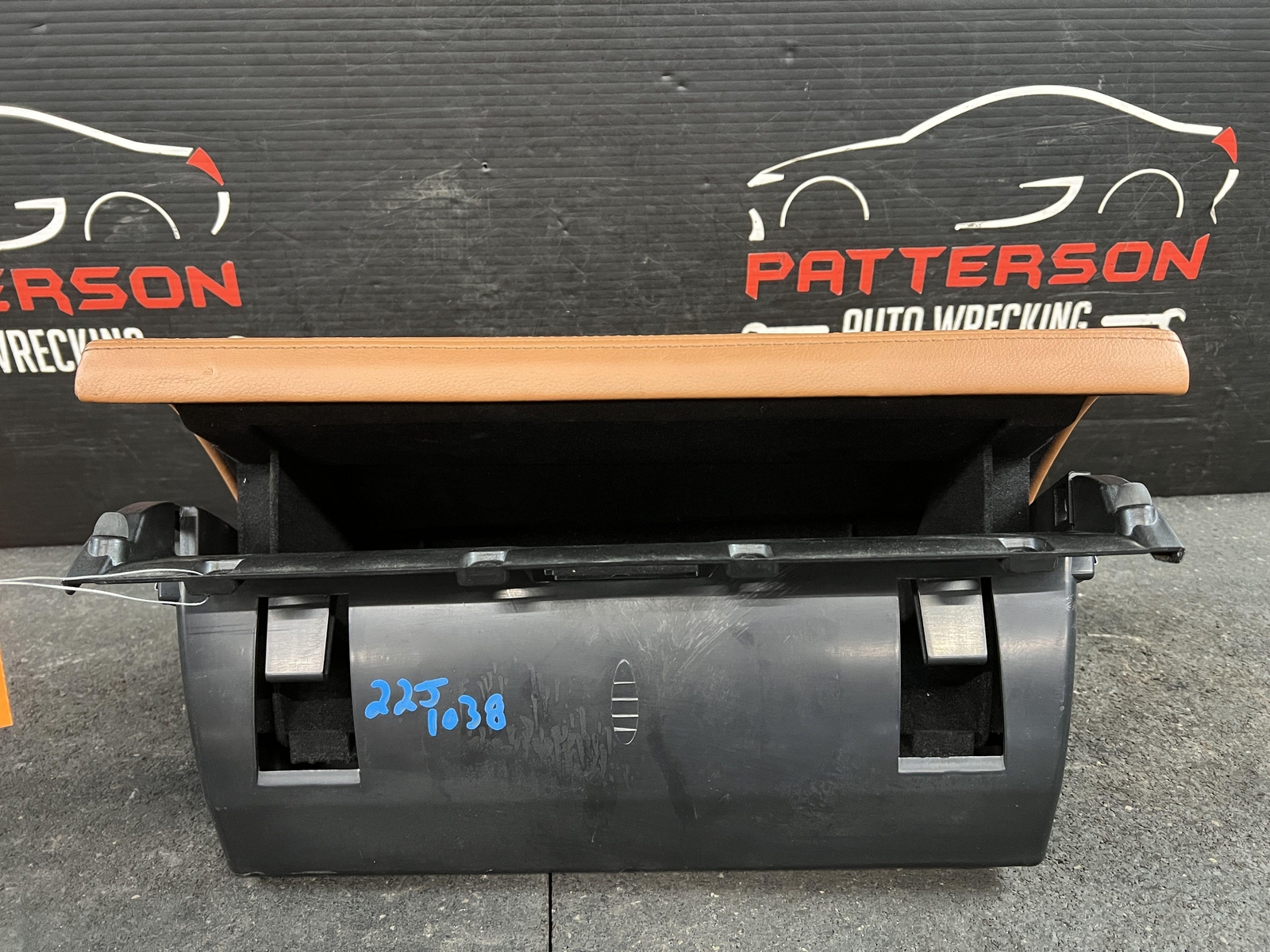 03-08 MASERATI QUATTROPORT GLOVE BOX STORAGE COMPARTMENT BROWN