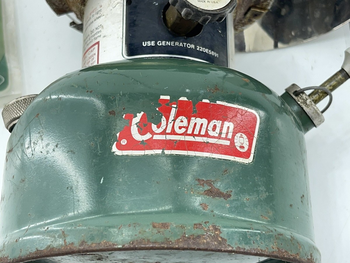 Vintage The Coleman Co. Lantern Model 220H - 05/1973 W/Extra