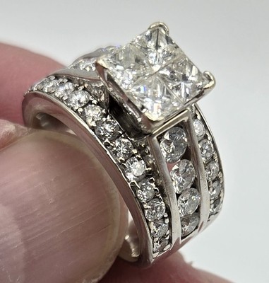 3.5 ctw Jared Diamond Engagement / Wedding Ring With 14 ct White Gold.