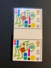 SG1029 GB QE11 MNH Gutter Pair 1977 Royal Institute Of Chemistry Centenary
