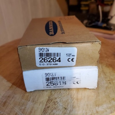 Banner mini-beam SM312lLV- 25618 And Banner SM312W 26264 New In Box