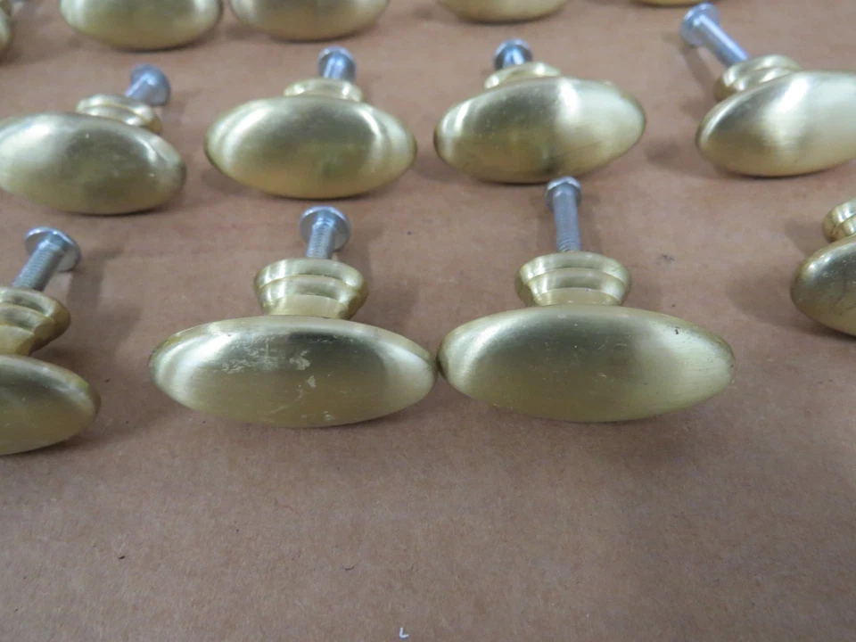 Lote De Colección De 30 Perillas De Cajón De Gabinete Pequeño Ovalado Tono Latón Tiradores 1-1/2" con Tornillo Foto 2 de 4