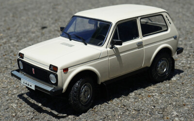 1⁄18 ラーダ ニーヴァ V LADA 1980 グレー ソリド製ダイキャスト 1⁄18