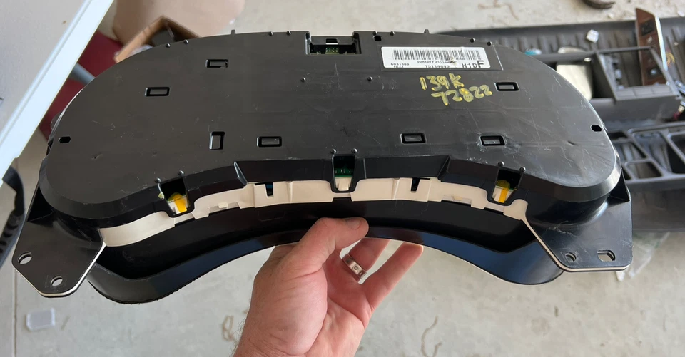 Velocímetro Chevy GMC Suburban Silverado Tahoe Yukon 2003-2005 15114649 139 k Foto 4 de 4