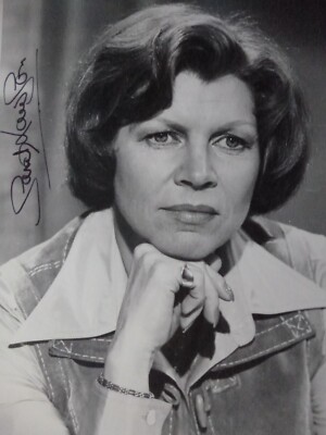 Hammer Horror Callan Avengers Within These Walls SARAH LAWSON handsigniertes Foto