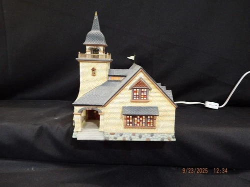 Vintage Dept 56 season's Bay "Chapel On THe Hill" Chirstmas Village-1998-396