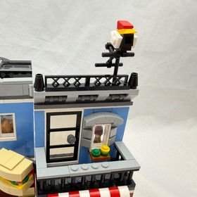 LEGO Creator 31050: Corner Deli Complete w/ Mini-figs Retired- No Box No Manuals