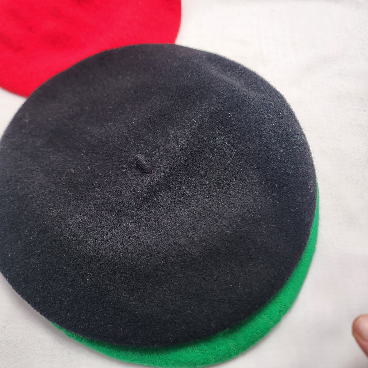 Vintage Beret 100% Wool Deep Forest Green Made in Czechoslovakia Unisex VTC 100% Wool Beret Made in Czechoslovakia Red Green Black  main image 4