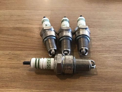 VW AUDI W8DTC BOSCH SPARK PLUGS X4 ORIGINAL GERMAN MADE PARTS. - Picture 2 of 2