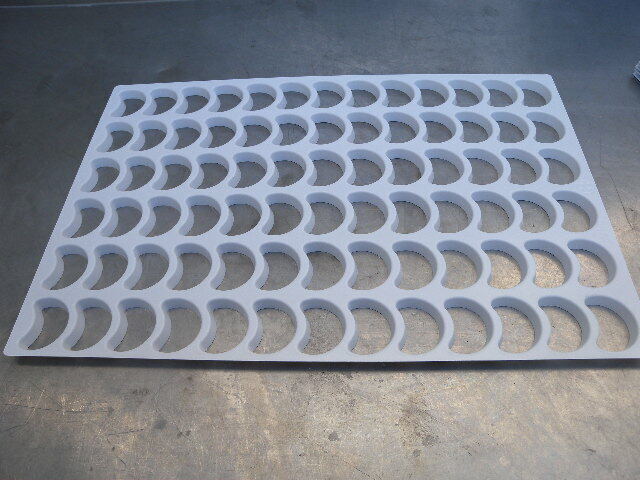 Ausstechmatte Kunststoff 59 x 37 cmMotiv: Halbmond 48 mm NEU