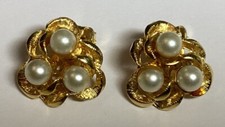 PRETTY PAIR OF FAUX PEARL CLIP-ON EARRINGS GOLDTONE STYLISH LOOK