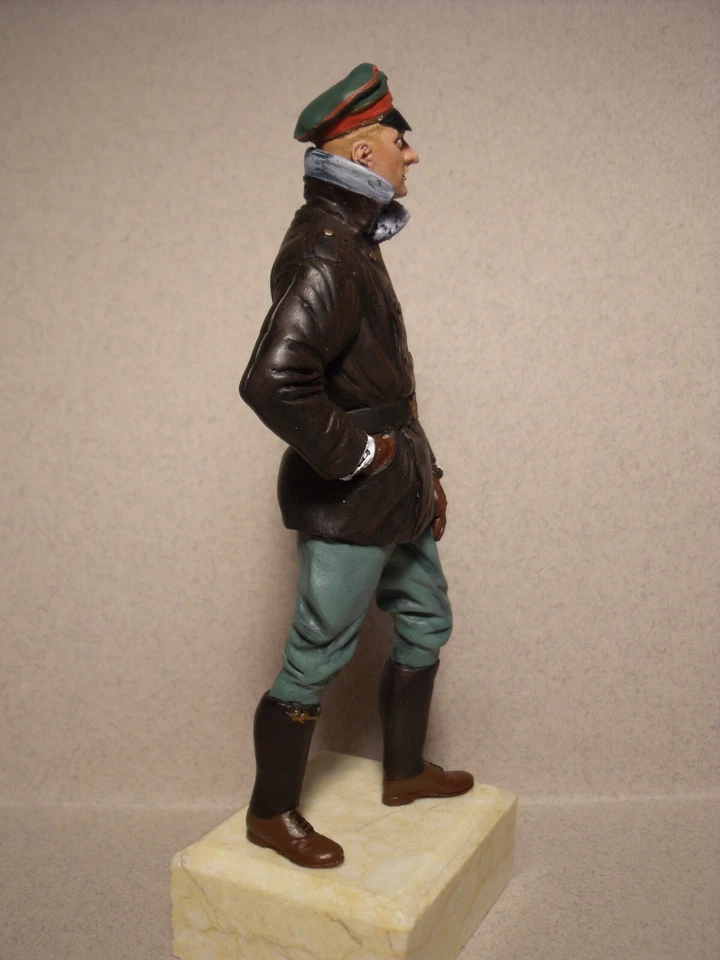 1/14 FIGURE   GERMAN  WW1  VON RICHTHOFEN  VROOM PAINTED  ULTIMATE  21ST CENTURY - Image 3 of 4