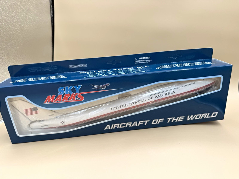 New Air Force One Boeing 747-8i VC-22B 3000 proposed livery. 1/200 scale w/gear.