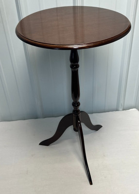 VTG Classic Regency Style Round Accent Table 23.75''T with top diameter of 14''
