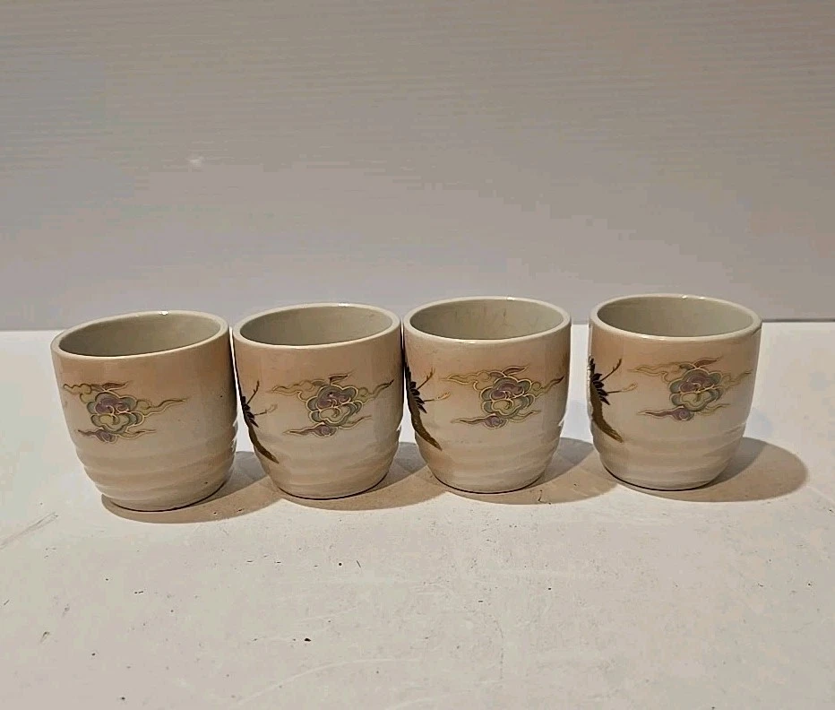 Juego de 4 tazas de té/sake de cerámica japonesa vintage pintadas a mano grúa en vuelo Foto 2 de 4