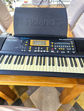 Roland EM-50 61-Key Electronic Keyboard Black Built-in Speaker + Music Rest