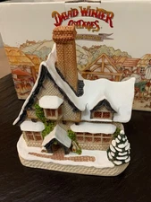 David Winter Sir Pickwicks Parlor British Hand made and Hand Painted DFW 09 2004