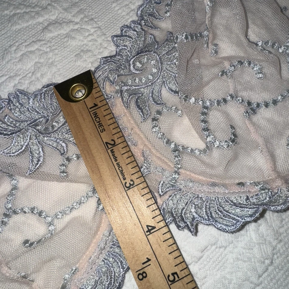 Sujetador Lunaire Demi de Encaje Transparente Marfil y Azul Talla 40DD Hermosos Detalles Foto 3 de 4