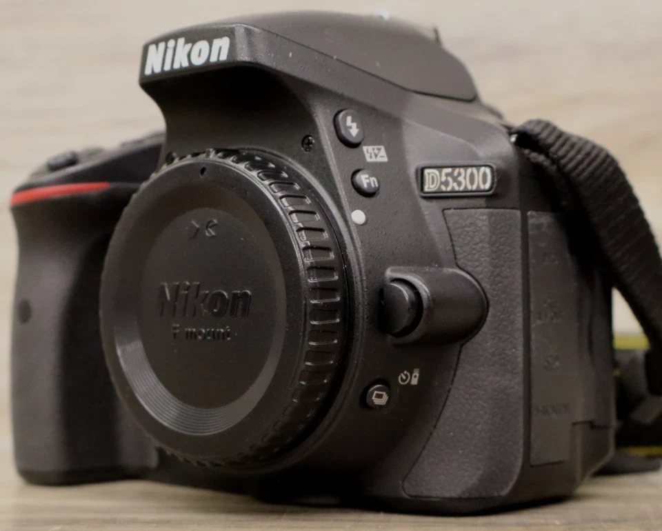 Nikon D5300 24.8 MP DSLR Body (2) OEM Batteries & OEM Nikon Charger - Image 4 of 4