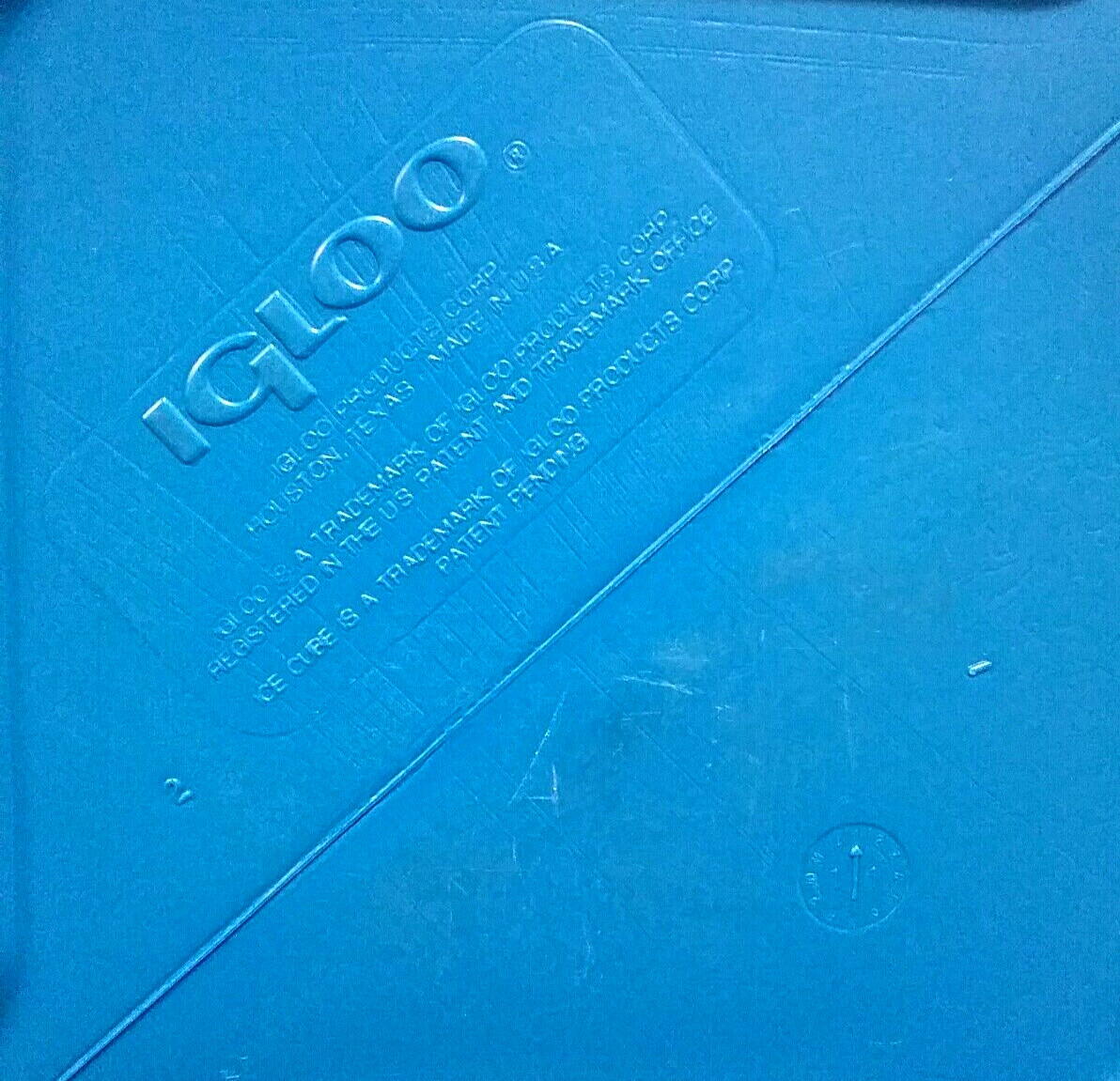 Vintage IGLOO Ice Cube Blue/White Cooler 14 Can 12 QT. 11 L Hard MADE IN USA