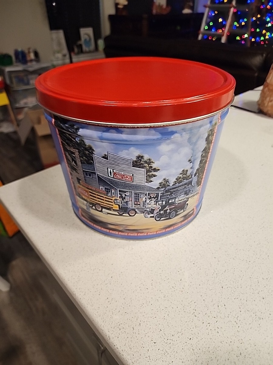 Kancolo　ジーベン90缶 Vintage 1998 Coca-Cola Large Metal Tin Canister Wilson's Groceries