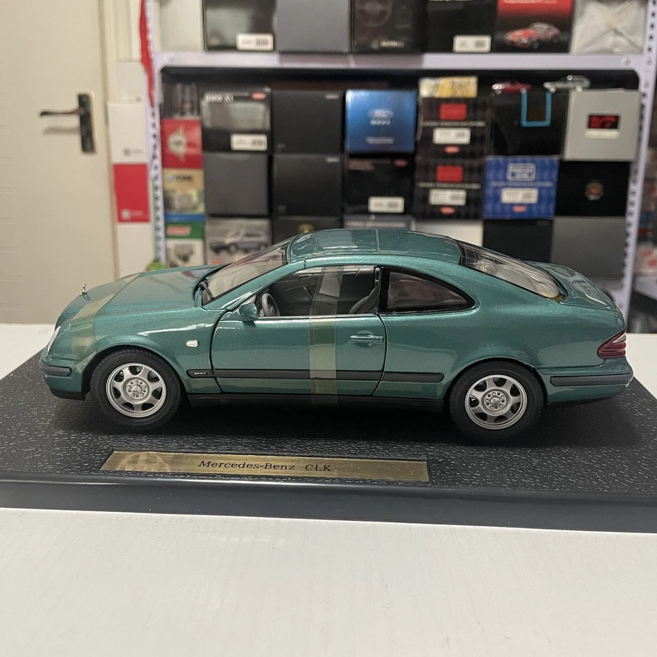 Anson 1:18 Mercedes Benz CLK320 W208 Coupe hardtop sports car model green  - Image 2 of 4