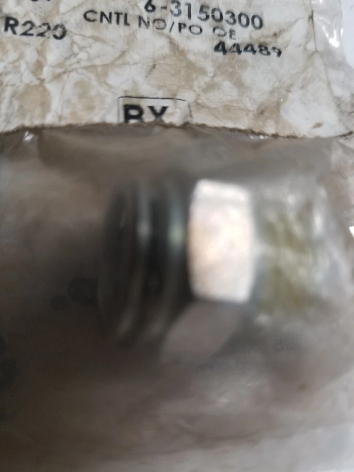 Montaje de extremo de línea de enfriador de aceite de transmisión OEM GM 19130039 - Empuje para conectar Foto 3 de 4