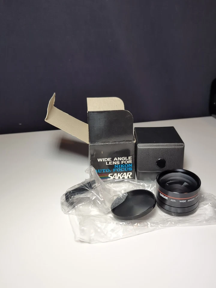  Teleobjetivo SAKAR para enfoque automático Nikon en caja original. Foto 2 de 4