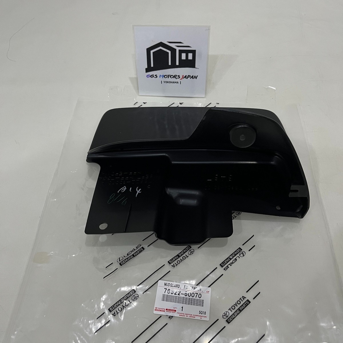 Toyota OEM 76621-60080 76622-60070 Land Cruiser Front Mud Guards
