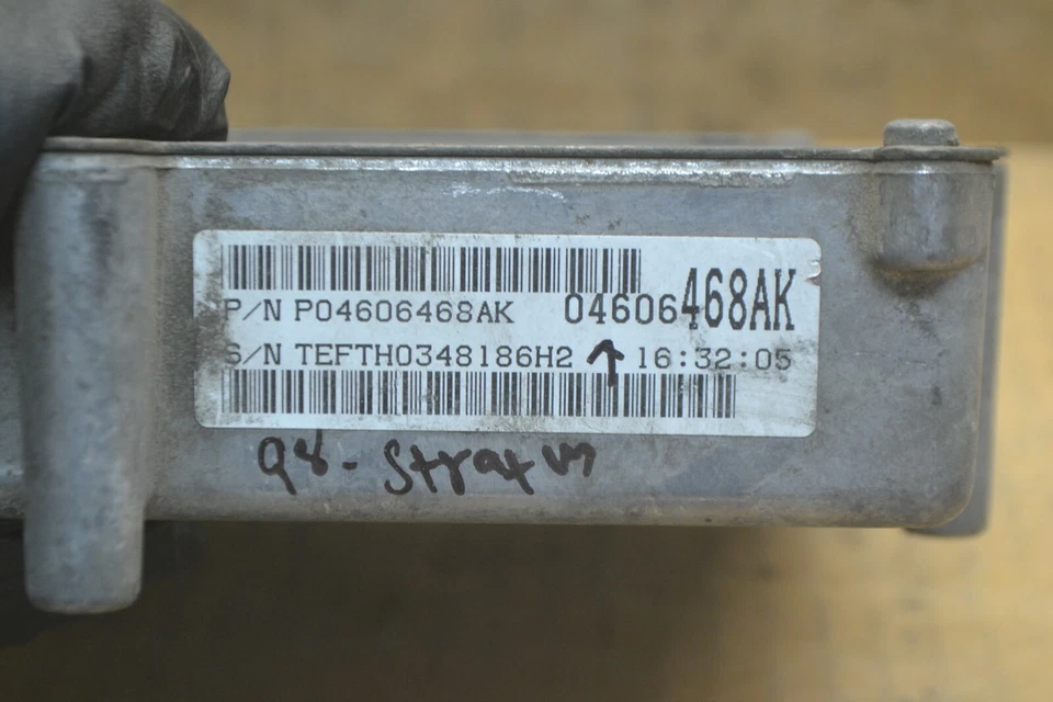 Dodge Stratus 1998 unidad de control de transmisión TCU P04606468AK MÓDULO 122-10c4 Foto 2 de 4