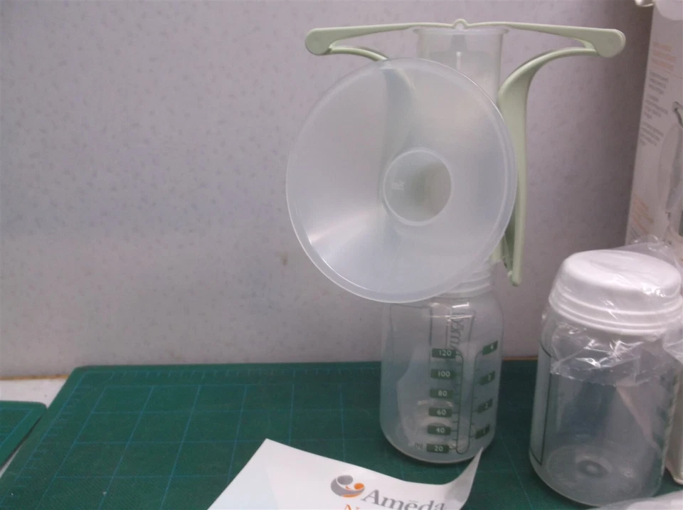 Ameda Manual Breast Pump Kit - Image 3 of 4