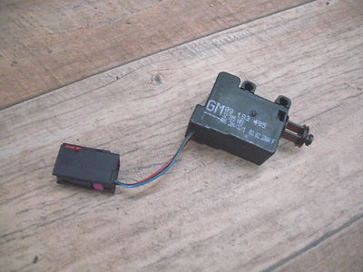 Stellmotor ZV Opel Corsa C / Meriva A (Heckklappe) 09183495